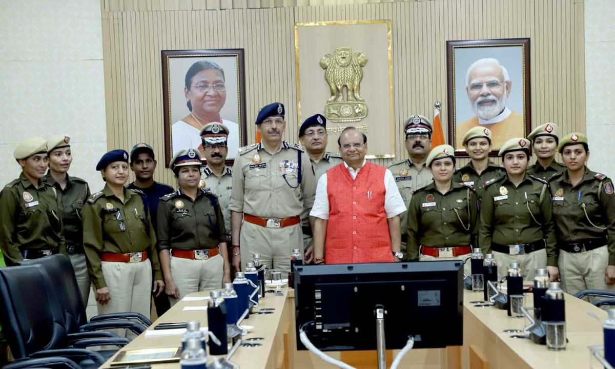 एलजी ने महिला दिवस पर दिल्ली पुलिस की 10 महिला अधिकारियों को किया सम्मानित